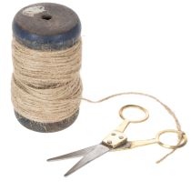 Artikel Båndrulle jutebånd med saks Ø5cm H8cm 2 stk.