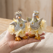 Artikel Dekorativ andefigur i blomstret kjole, forår, detaljeret sommerdekorationstilbehør, 11 cm, 2 stk.