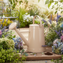 Artikel Dekorativ vandkande i metal, sandfarvet vintage design, til planter og tørrede blomster, 50×22,5×39 cm