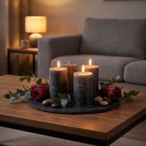 Artikel Ensfarvede antracitgule søjlelys 70×120 mm 4-delt sæt - Elegante vokslys til dekoration og stemning