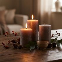 Artikel Store brune bloklys 70×120 mm 4-pak – Elegante cylinderlys i røget brun, gennemfarvet for dekoration og hygge
