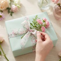 Artikel Gavebånd med blomstermotiv til elegant gaveindpakning, 15 m