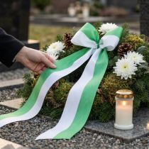 Artikel Moiré kransbånd 125 mm x 25 m i grønt og hvidt, taftvævet bånd, nationalt bånd, dekorativt bånd