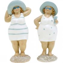 Dekorativ figur damer på stranden, sommerdekoration, badefigurer med hat blå/hvid H15/15,5cm sæt af 2 stk.