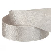 Artikel Luksuriøst sølvsilkebånd med elegant fjerdesign - ideel til bryllupper og festlige lejligheder. Bred 25mm, længde 15m
