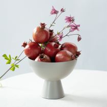 Artikel Dekorativ trofæ i metal med planteskål og fod, grå Ø16 cm H13 cm