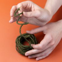 Artikel Grøn uldsnor med guldtråd, 5m x 5mm med ståltråd, til dekoration og hobbyarbejde