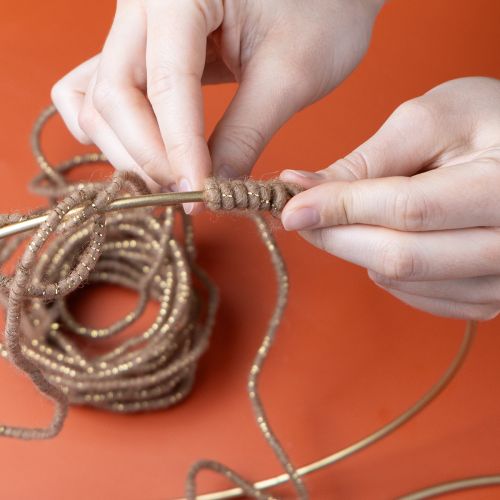 Artikel Brun uldsnor med guldtråd, 5m x 5mm med ståltråd, til dekoration og hobbyarbejde