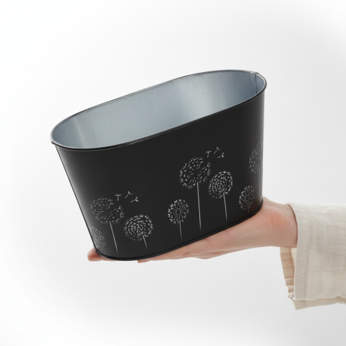 Artikel Dekorativ metalskål, oval, sort og sølv, blomsterdesign, 20,5 x 12,5 x 12 cm