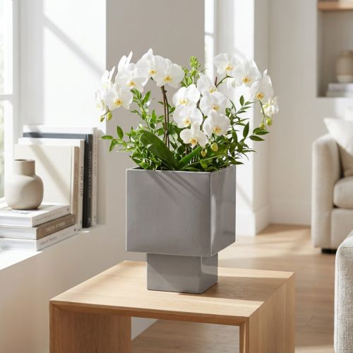Artikel Grå kubeformet plantekasse med base til moderne dekoration, 22 cm