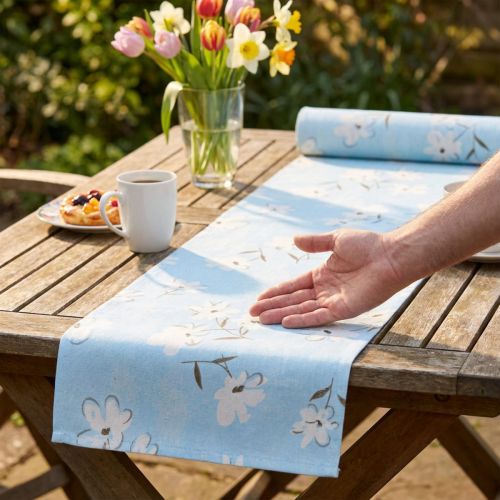 Dekorativt stof blomster blå 30cm x 3m | Floristik24.dk