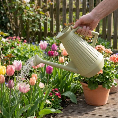 9L vandkande i olivengrøn med aftagelig roset, praktisk til have- og blomsterpleje, robust, 42 cm | Floristik24.dk