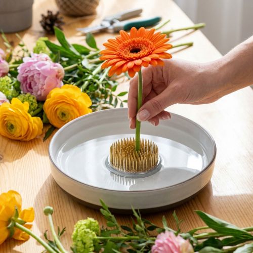 Kreativ blomsterarrangementhjælp med messingnåle til Ikebana og blomsterarrangementer | Floristik24.dk