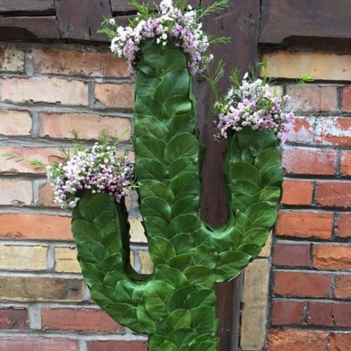 Artikel Blomsterskum figur kaktus sort 38cm x 74cm