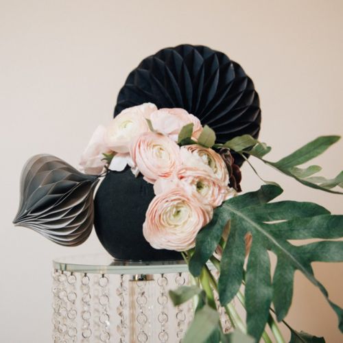 Artikel Blomsterskum bold plug-in masse sort Ø16cm 2 stk