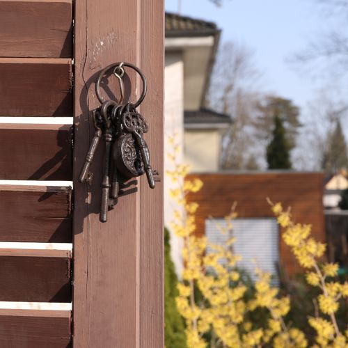Artikel Metal dekorative nøglebundt med lås brun H22cm