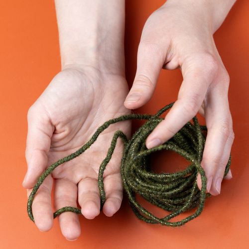 Artikel Grøn uldsnor med guldtråd, 5m x 5mm med ståltråd, til dekoration og hobbyarbejde