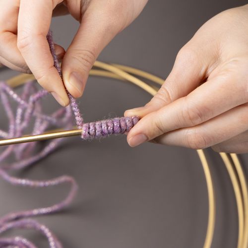 Artikel Uldsnor med pink og guldtråd, 5m x 5mm med ståltråd, til dekoration og hobbyarbejde