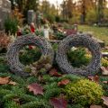 Grenkrans Ø25cm Hvidt sæt med 2 dele Mindekrans Borddekoration Dørkrans Adventskrans | Floristik24.dk