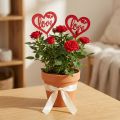 Blomsterprop hjerte rød pyntestik i træ Love 7cm 12stk | Floristik24.dk