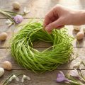 Dekorativ raffia til fremstilling af naturlig raffia raffia æblegrøn 200g | Floristik24.dk