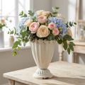 Lille dekorativ metalvase i vintage-stil | Floristik24.dk