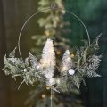 Floristik24 Oplyst krans med grantræer og kugler, advent, vinterdekoration til at hænge, LED dekorationsring sølv B45cm Ø30cm