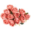 Kunstige roseblomster i en